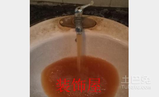 多小区自来水浑黄有异味 媒体十问自来水公司 多小区自来水浑黄有异味 媒体十问自来水公司