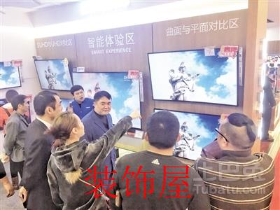 今年电器卖场促销力度不大 部分电器已悄悄涨价 昨日,观音桥一电器商场内部分电视机价格小涨。 本报记者 苑铁力 摄