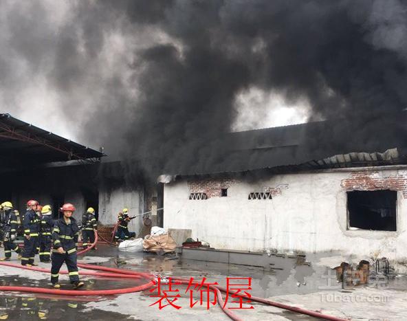 东莞一家具厂突发火灾 事故中无人员伤亡